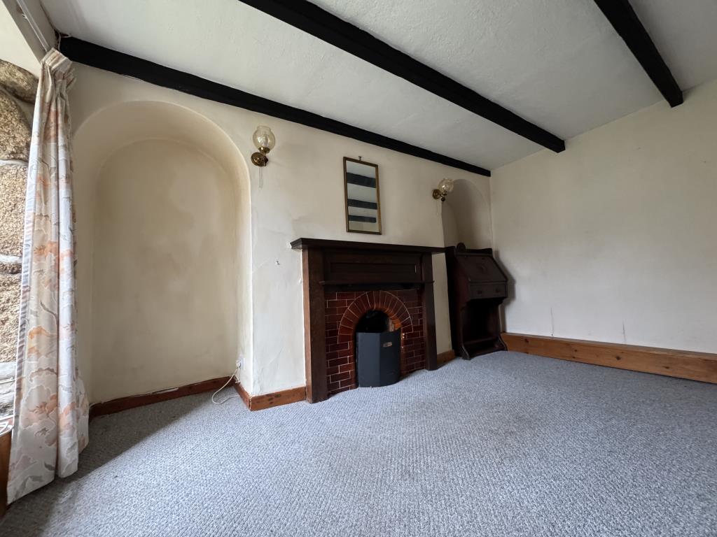 Lot: 96 - TWO-BEDROOM DETACHED COTTAGE - Dining room